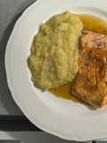 Salmone Caramellato al Miele con Purè di Patate