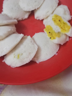 स्टफ्ड इडली (Stuffed idli recipe in Hindi) रेसिपी मुख्य फोटो