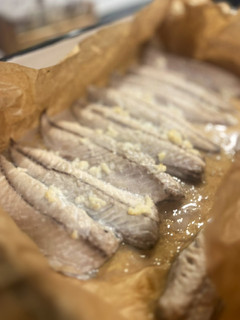 Una foto de Caballa al horno con ajitos y limón