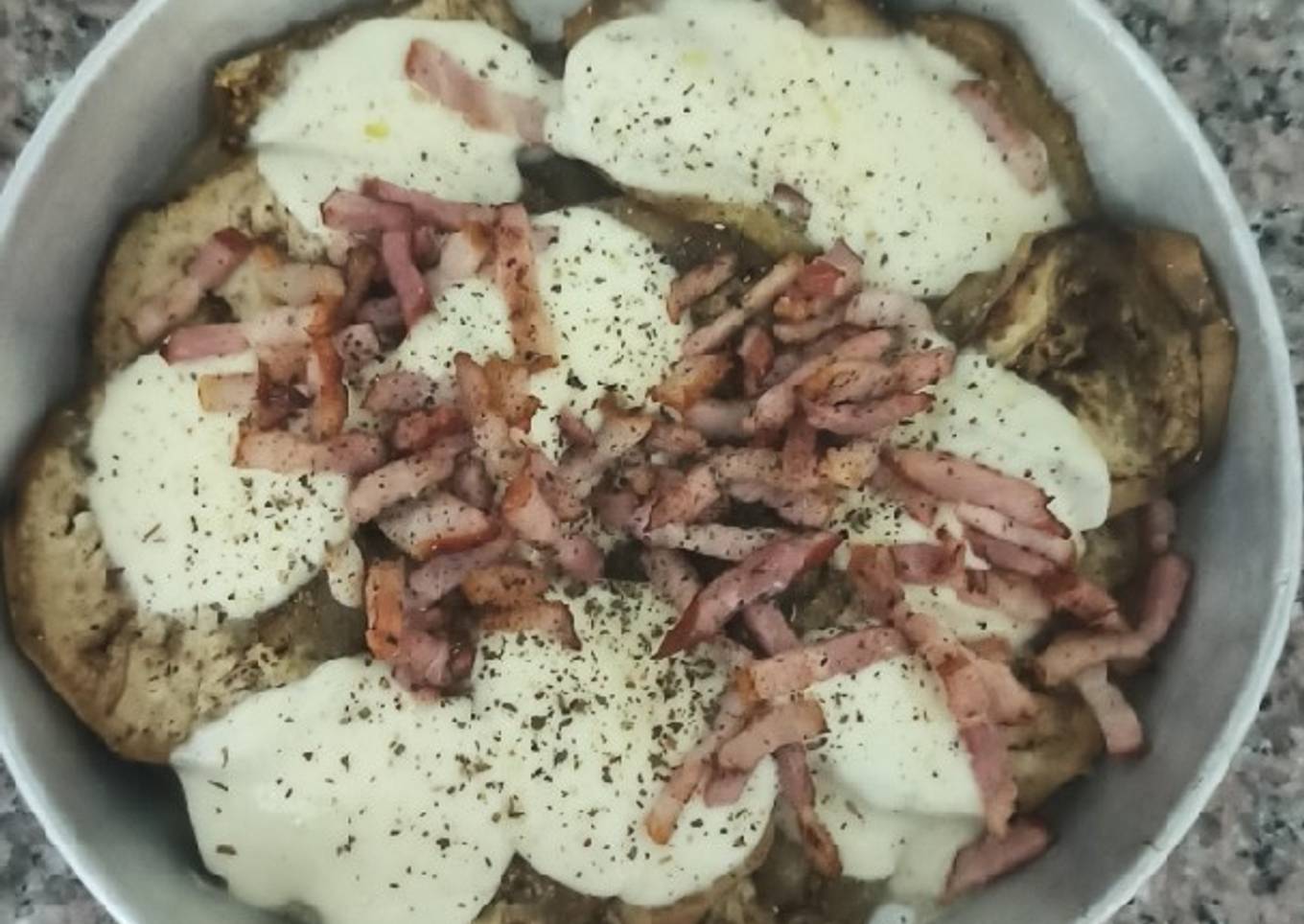 Berenjena con mozzarella y bacon
