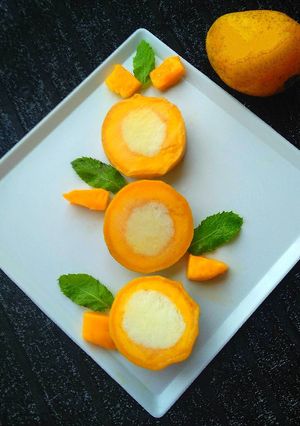 স্টাফড্ ম্যাংগো কুলফি(Stuffed Mango Kulfi recipe in Bengali) রেসিপির প্রধান ছবি