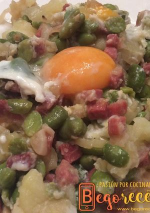 Foto principal de Habitas con jamón, patata y huevo