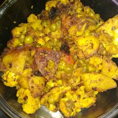 Cauliflower Potato green peas stir fry A picture of Cauliflower Potato green peas stir fry.