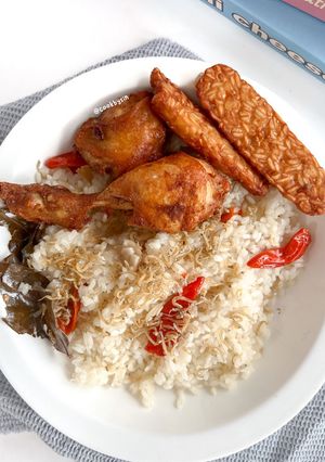Foto resep Nasi Liwet Teri Simple Rice Cooker