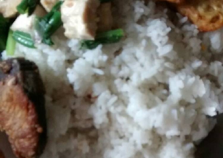 Cara Termudah Menyiapkan Nasi putih kukus Bikin Ngiler
