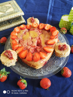 સ્ટ્રોબેરી કેક(Strawberry cake recipe in Gujarati) રેસીપી મુખ્ય ફોટો