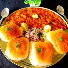 A picture of Bombay Butter Pav Bhaji / Mumbai Maska Pav Bhaji.