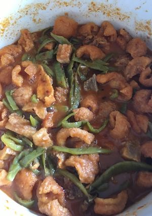 Una foto de Salsa de chicharrón con nopalitos