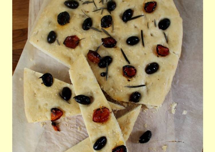 Foccacia de romero, olivas negras y tomates secos