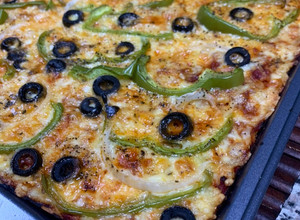 Una foto de Pizza Keto (Base de Coliflor)