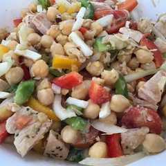 Una foto de Ensalada de garbanzos