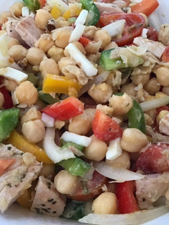 Una foto de Ensalada de garbanzos