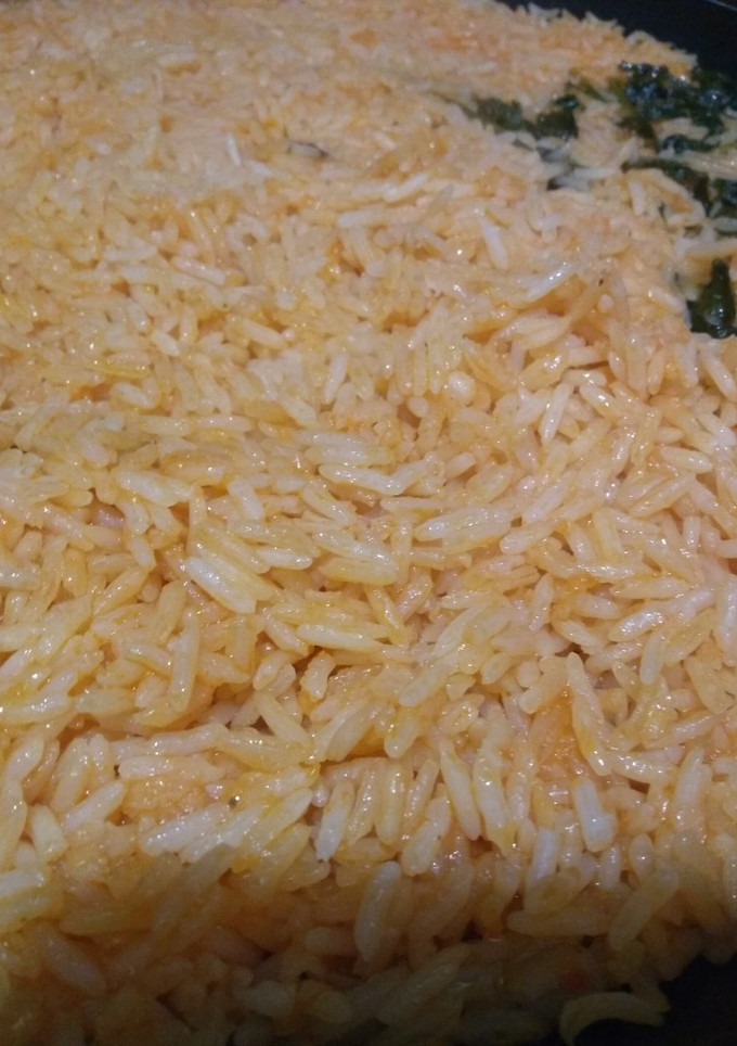 Una foto de Sopa de arroz rojo