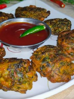 ধনেপাতার পকোড়া (Dhonepatar Pakora Recipe in Bengali) রেসিপির প্রধান ছবি