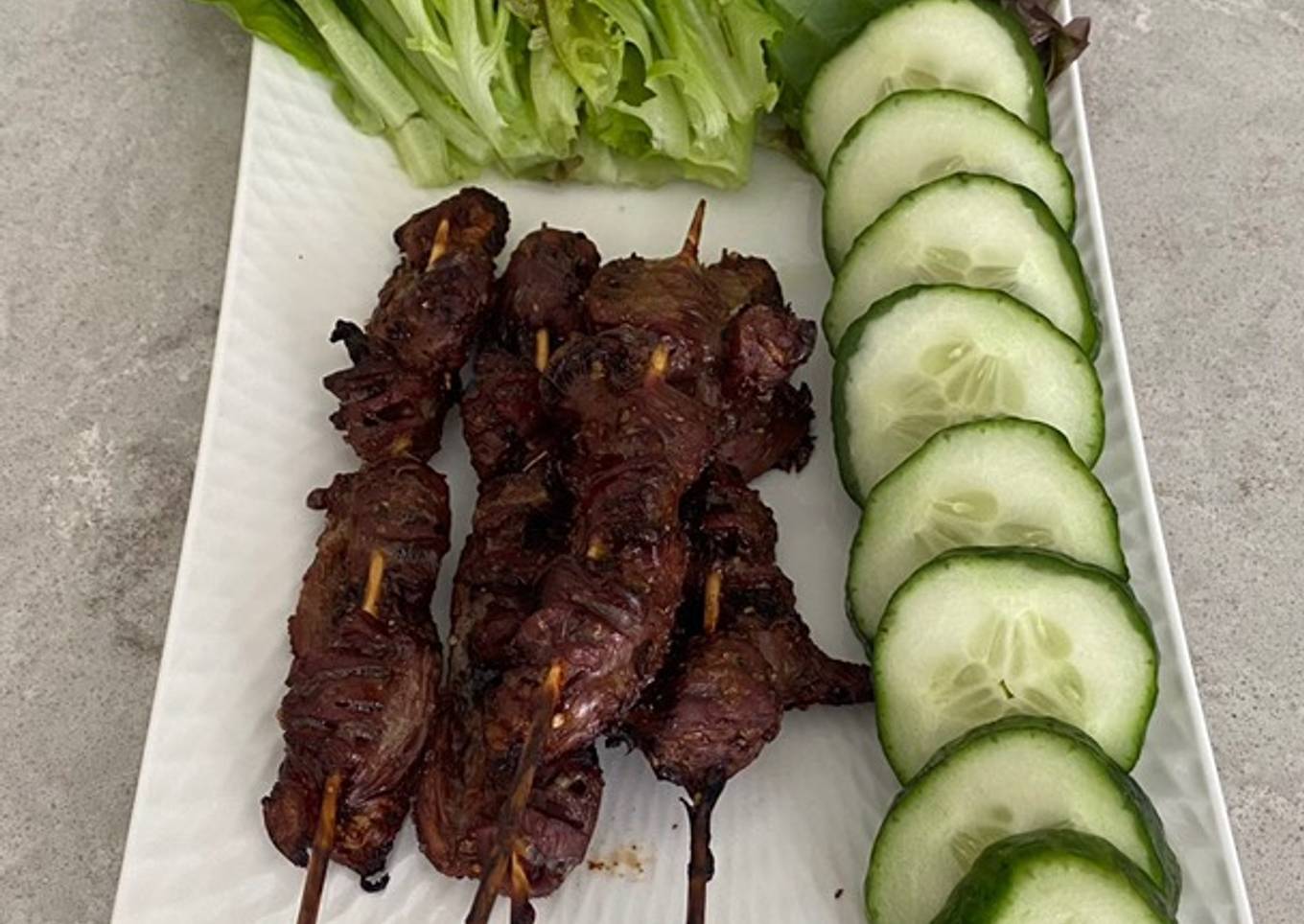 Fried chicken wings with herbs
