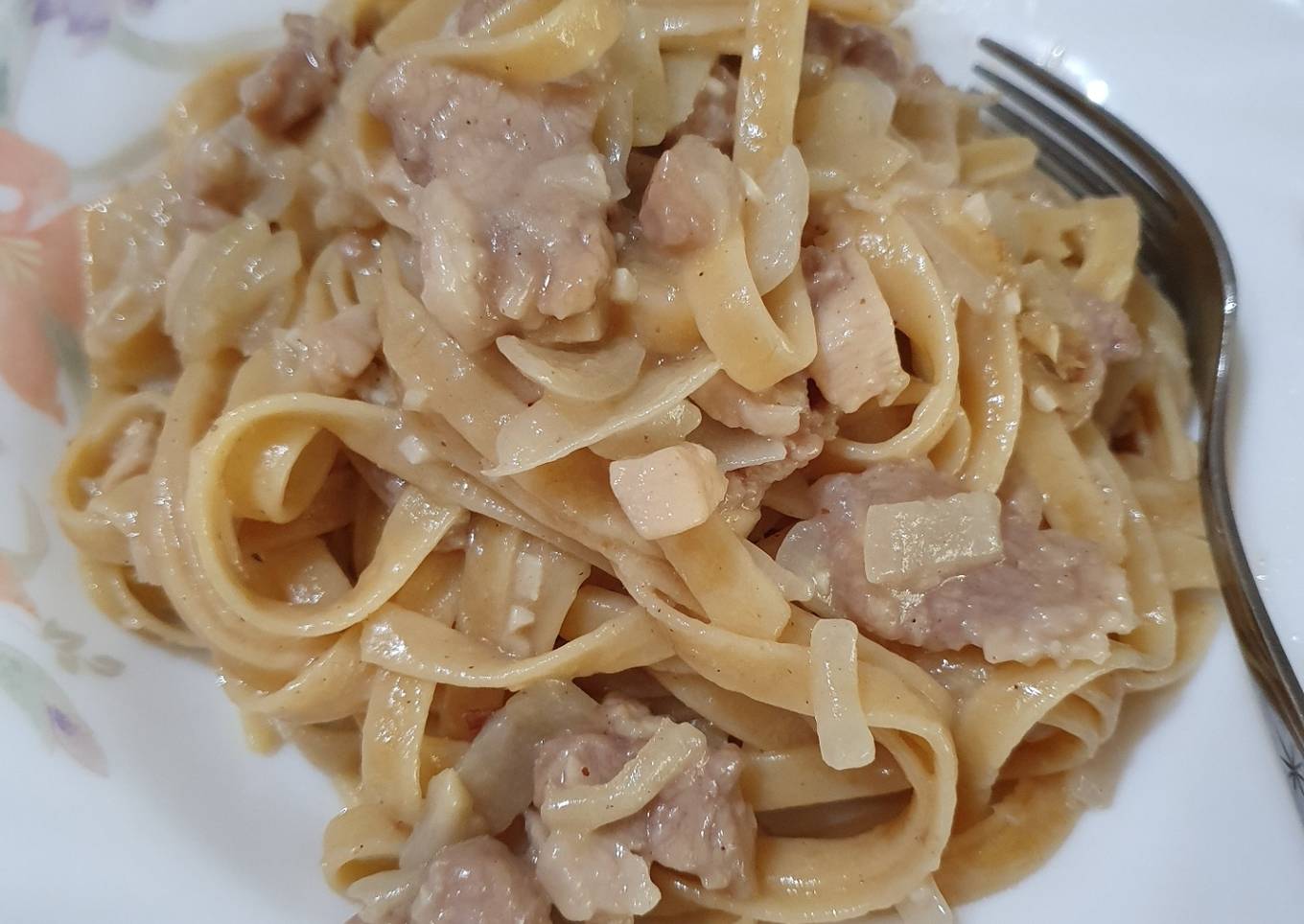 Fettuccine tumis daging