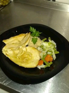 Una foto de Suprema de pollo con vegetales