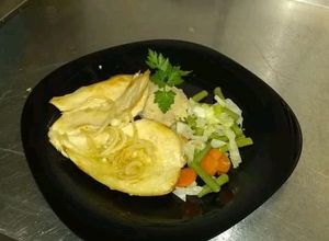 Una foto de Suprema de pollo con vegetales