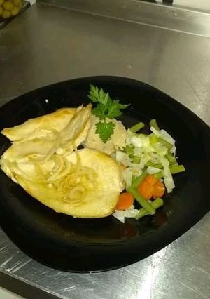 Una foto de Suprema de pollo con vegetales