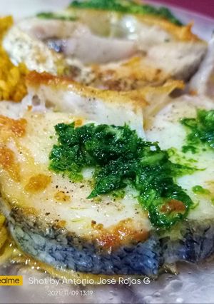Una foto de Merluza a la plancha con arroz de curry