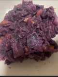 Coliflor morada con manzana y nueces