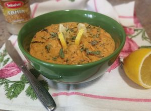 Foto principal de Hummus de garbanzos con tahini y pimiento rojo