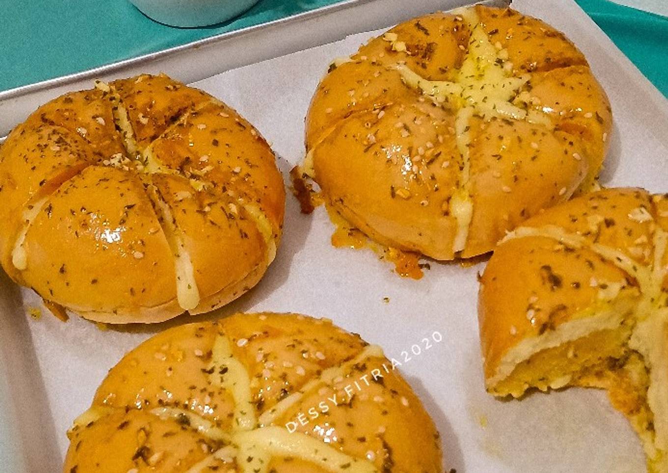 Korean Garlic Cheese Bread