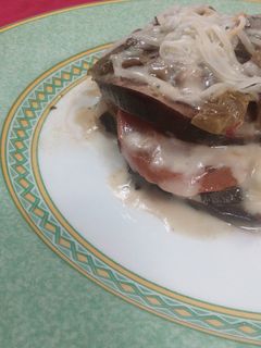 Una foto de Ratatouille con queso azul