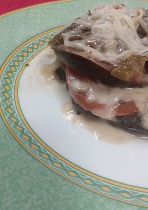 Una foto de Ratatouille con queso azul