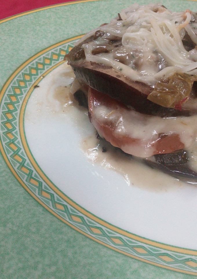 Una foto de Ratatouille con queso azul