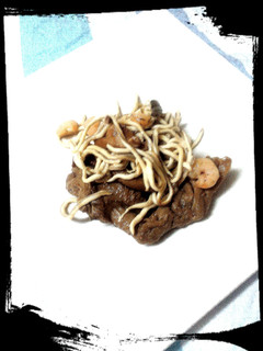 Una foto de Revuelto de setas, gulas y gambas