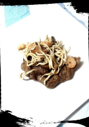 Una foto de Revuelto de setas, gulas y gambas