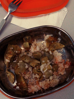 Una foto de Arroz con alcachofas y salsa agripicante