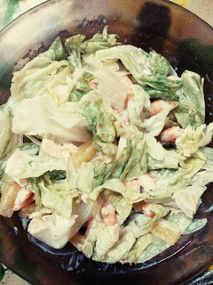 Una foto de Ensalada tropical con salsa roquefort