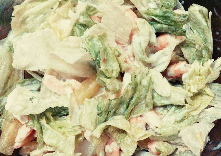 Ensalada tropical con salsa roquefort