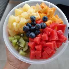 Una foto de Macedonia de frutas