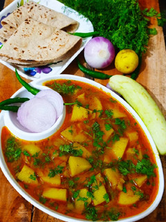 आलू टमाटर की रसेदार सब्जी(aloo tamatar ki rasedar sabzi recipe in Hindi) रेसिपी मुख्य फोटो