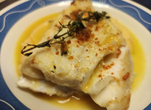 Foto principal de Bacalao Skrei sobre Parmentier de Pimentón de La Vera con Salsa