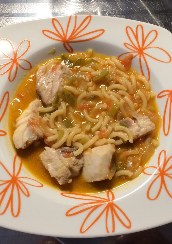 Una foto de Corvina con fideos