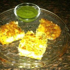 A picture of Rava dhokla.