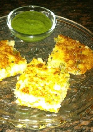 A picture of Rava dhokla.
