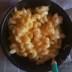 A picture of Triple cheesy macoroni and cheese.