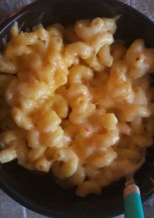 A picture of Triple cheesy macoroni and cheese.