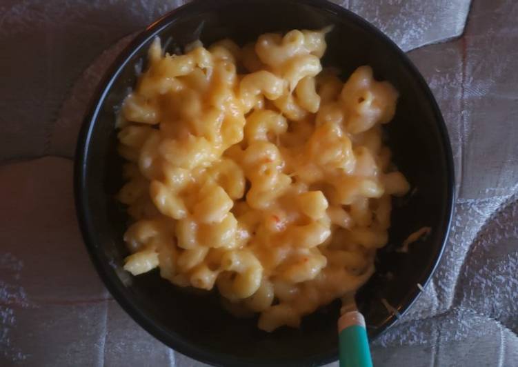 Triple cheesy macoroni and cheese