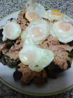 Una foto de Berenjena con atun