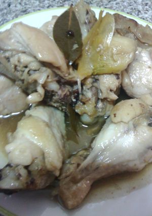Una foto de Pollo al ajillo tradicional