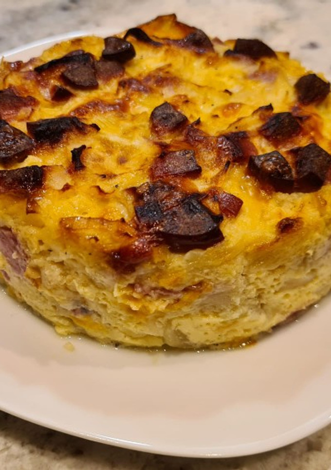 Una foto de Tortilla de calabacín y salchichas al horno