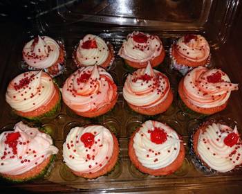 Fresh, Serving Recipe Strawberries and Cream filled Cupcakes Delicious Perfect