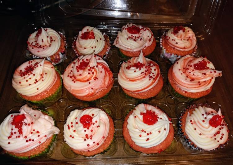 Strawberries and Cream filled Cupcakes Strawberries and Cream filled Cupcakes