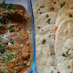 A picture of Kadhai Paneer with Stuffed naan.